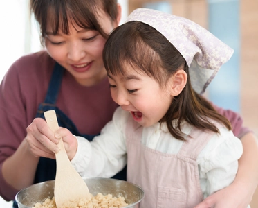 ＜参加者募集のお知らせ＞ 全国の小学生対象「オンラインみそづくり教室」8/1(土)開催決定 夏休み自由研究大作戦！都内唯一のみそ蔵職人がみそづくりを直伝