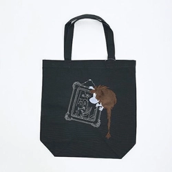 ひそかに人気を集める、ムーミンのご先祖さま。トートバッグになったので、モコモコを堪能したい～！