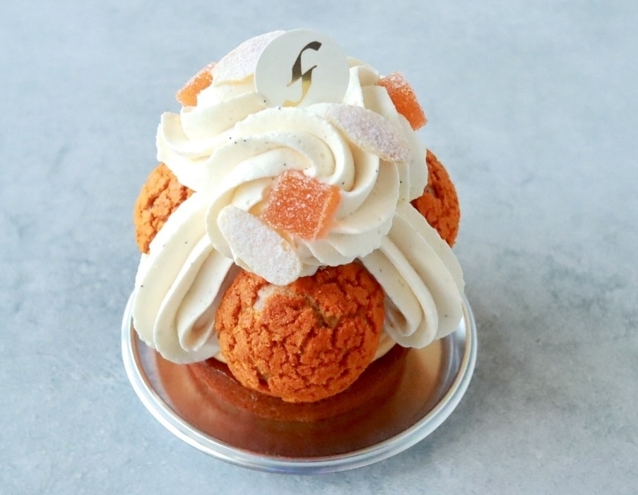 「patisserie riplesse」の「サントノレアブリコバニーユ」プティガトー 720円 