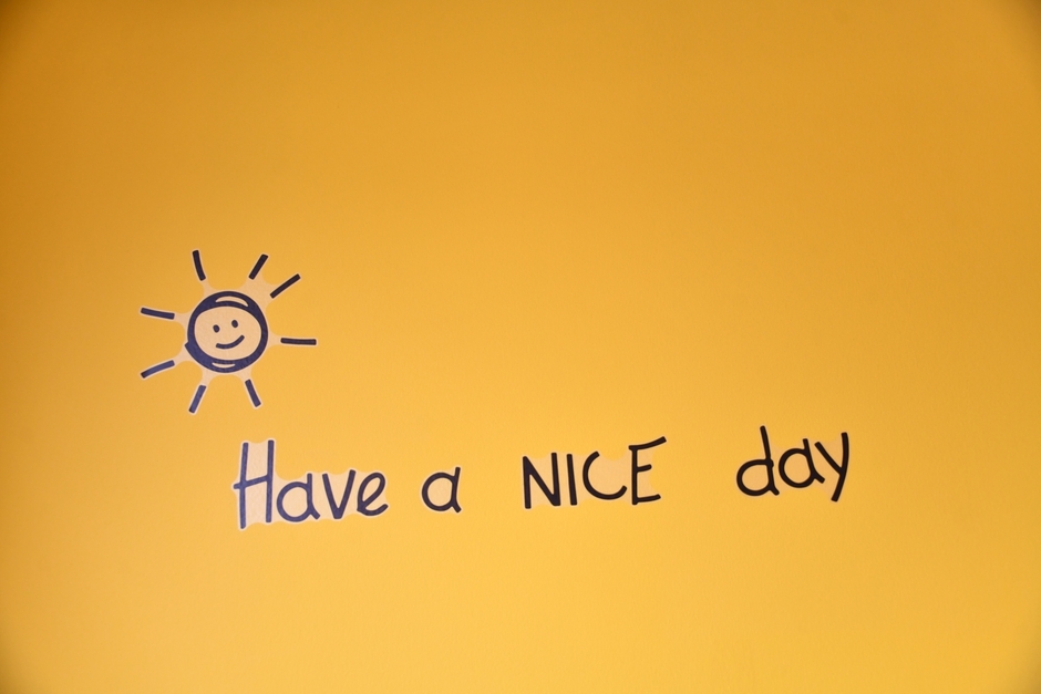 いるだけで元気になるようなカラーの背景になっております