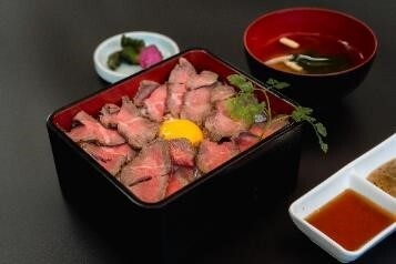 赤いベレー レストラン鶴