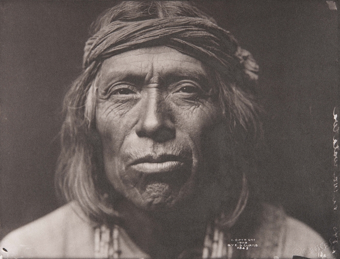 エドワード・S. カーティス《シワワチワ ズニ族》1903年