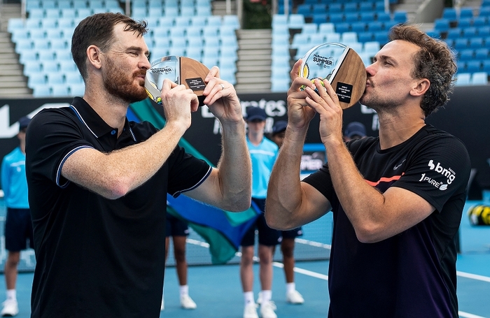 左:ジェイミー・マリー選手