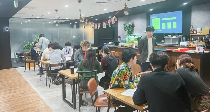 <社内で実際に脱出ゲーム会社説明会を体験した様子>