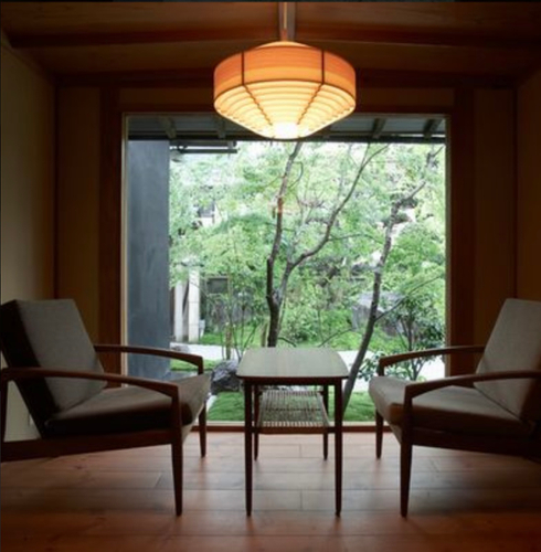 日本庭園を眺めながらおくつろぎいただけるカップルシート