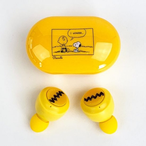 イヤホンがギザギザ スヌーピーの ワイヤレス イヤホンでスマートに音楽を楽しんじゃおう みなさん ワイヤレス ですよ Newscast