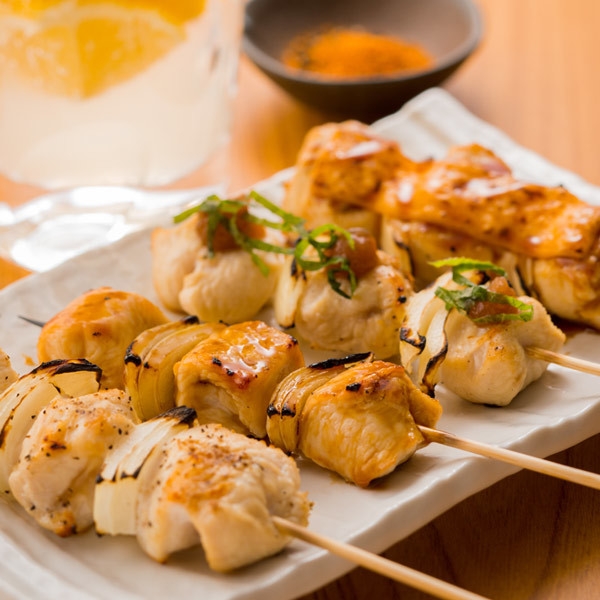 ジューシーに焼き上げる焼鳥は全て国産鶏!