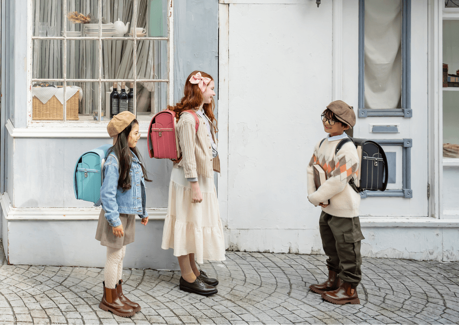 カラー左から：ターコイズ・ピンク・チャコール