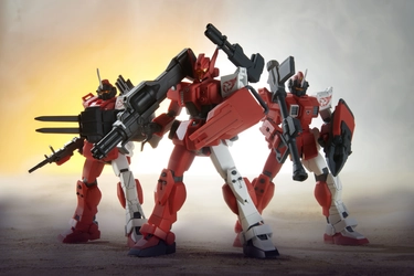 連邦の“赤”出撃！！ “赤い三巨星”がガンプラで登場！