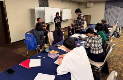 質問する学生