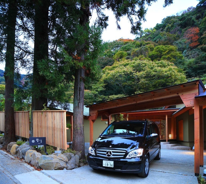 各棟には専用門と駐車スペース有り