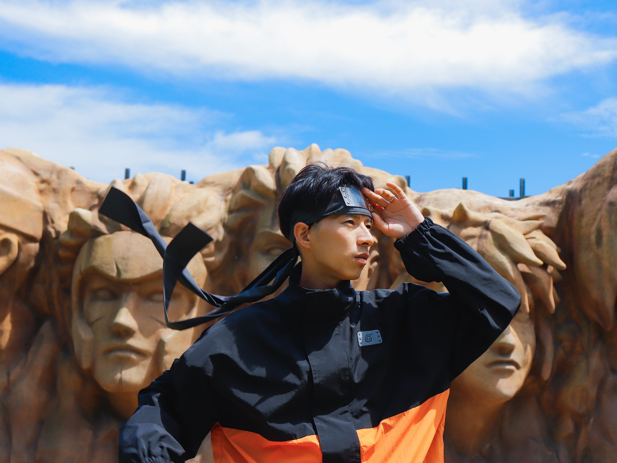 ニジゲンノモリ開業10年目に突入
忍体験がさらに進化!
「NARUTO&BORUTO 忍里」待望のオリジナル『額当て』3種が2026年8月1日(土)より新登場