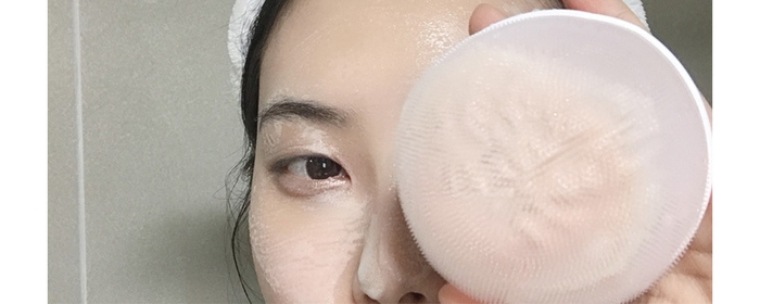 素早く肌に刺激を与えずに皮脂を除去