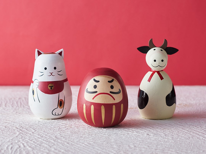 「Wood Doll 各種 （招き猫、ダルマ、牛）」 価格：各490円 サイズ：H9～13cm