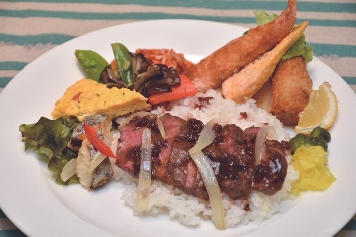 ステーキ重セット(エビフライ・コロッケ他付) ¥1,944