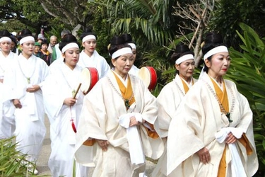 琉球王国時代に城内で執り行われた祭祀儀礼 「百人御物参」を首里城公園にて3月3日・4日に再現