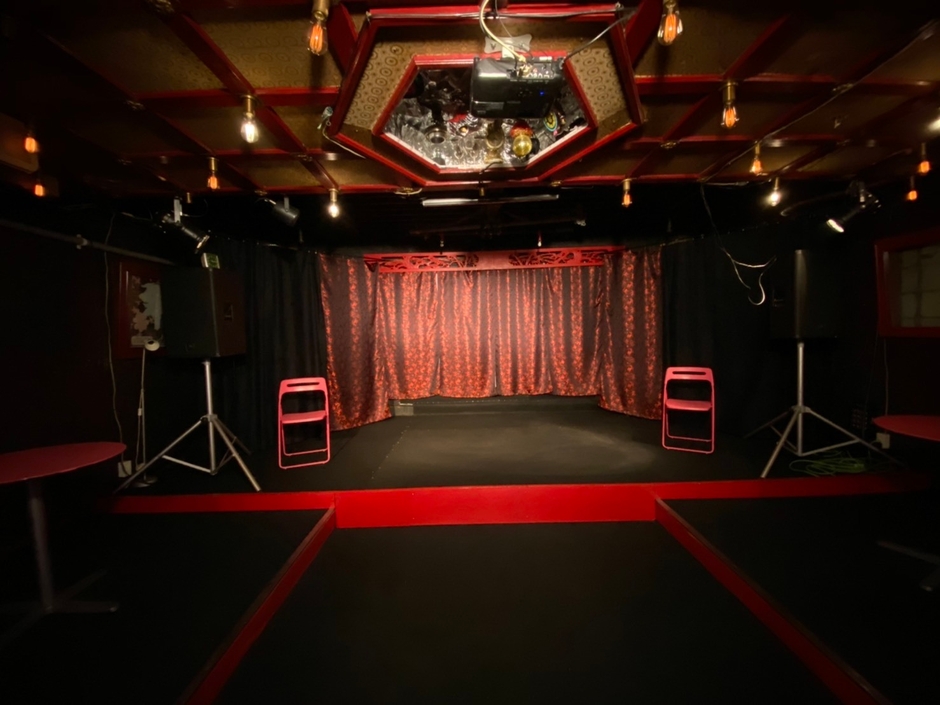 会場：なんば紅鶴(大阪)