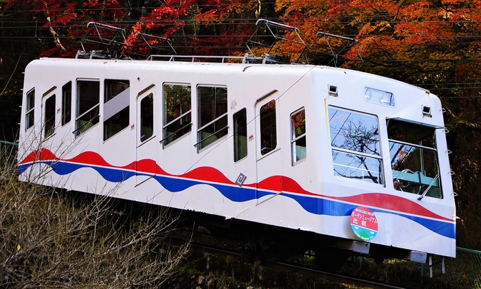 現在の叡山ケーブル車両デザイン