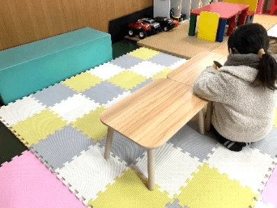 物資支援(子ども用テーブル)