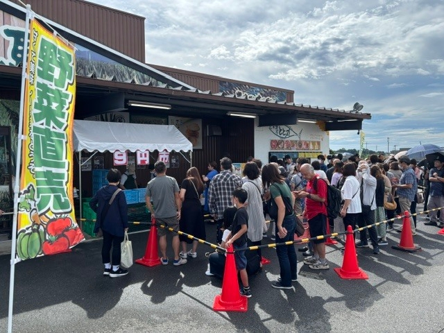 昨年9月14日 9周年祭 創業の日「9円市」の様子