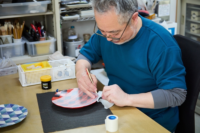 製作中の渡辺国夫氏