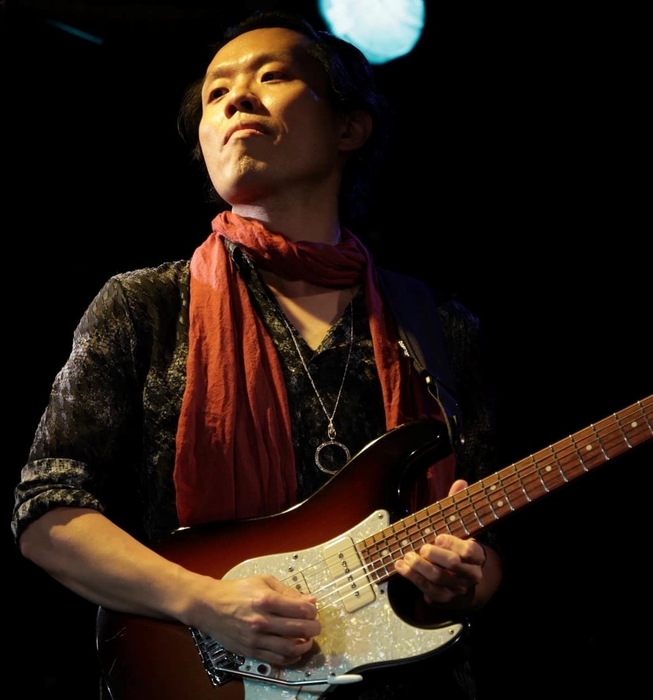 ギター：樋口征宏