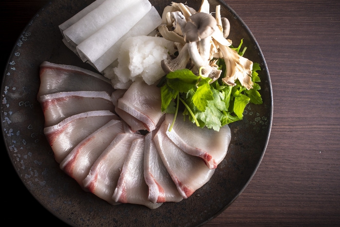 程よく脂ののった伊根鰤のしゃぶしゃぶ