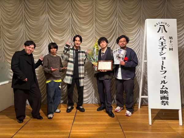 第13回八王子ShortFilm映画祭での様子。左からサホドマサヤさん、遠藤雄斗さん、宮澤佑さん、三浦健人さん、八木浩貴監督。