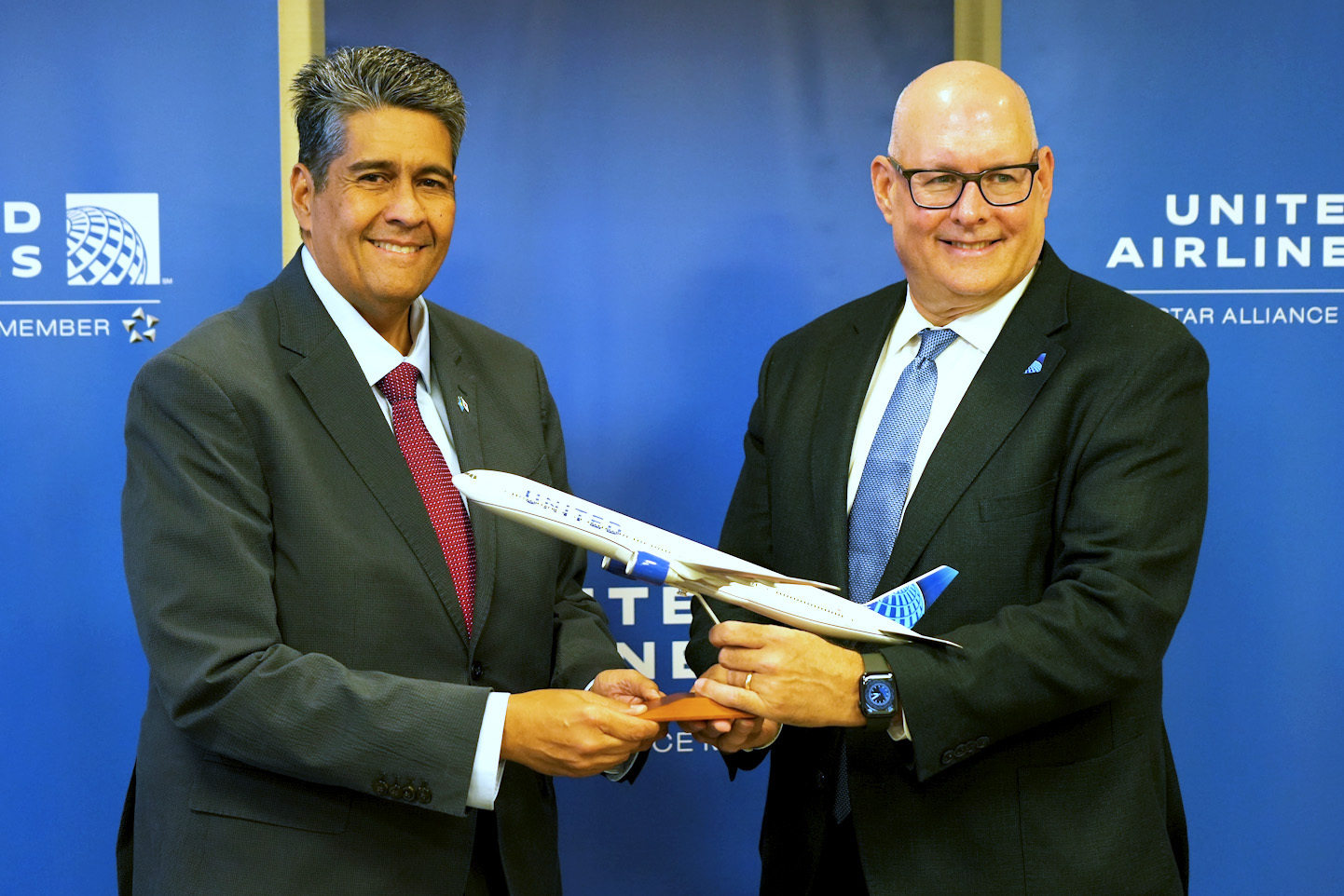 プレスカンファレンス