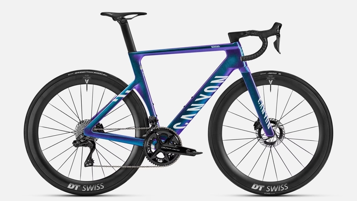 Aeroad CFR DI2   新価格　1,399,000円　旧価格　1,469,000円（いずれも税込）