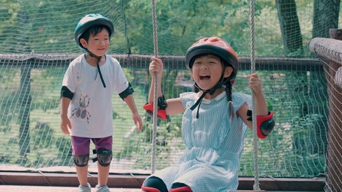 “遊びっぱなし”の夏休みがさらに進化！ホテルに屋内スケートリンクが新登場「森の夏休み」開催