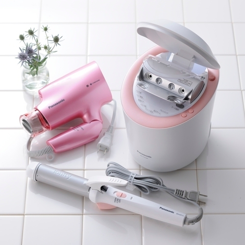 ヘアアイロン、美顔器もご用意(共用)