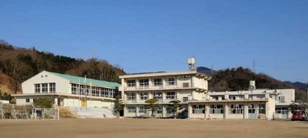 服部小学校