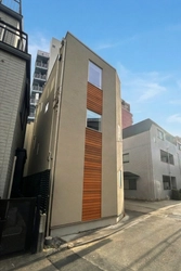 【狭小地10坪・建築面積7坪】お気に入りの家具と「好き」な色に囲まれた、和モダンなコンパクトハウスが東京都文京区に竣工