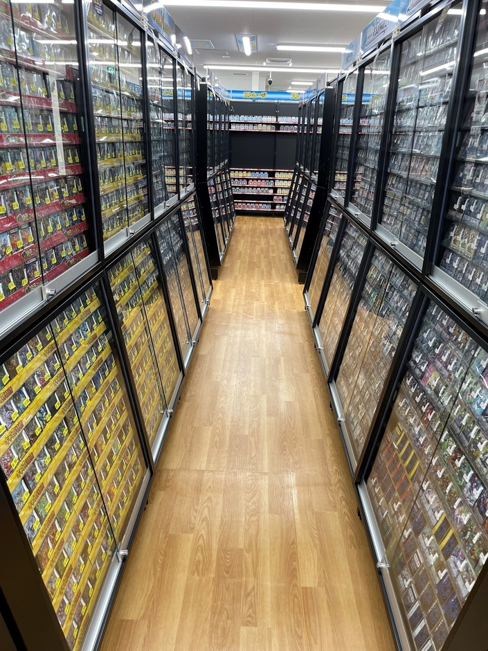 「Japan TCG Center 吉祥寺駅北口店」店内