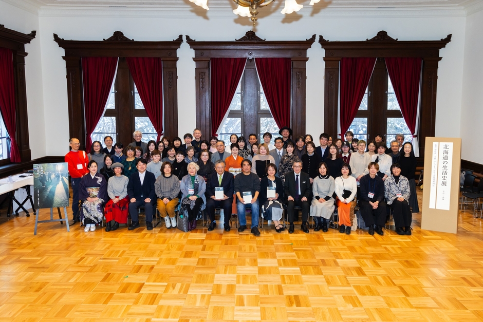 2月1日に行われた出版記念記者会見の様子