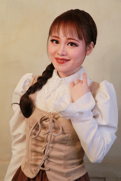 アマラ・フォリエ役　妃陽 彩愛（ひよう あやめ）