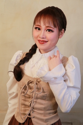 アマラ・フォリエ役 妃陽 彩愛(ひよう あやめ)