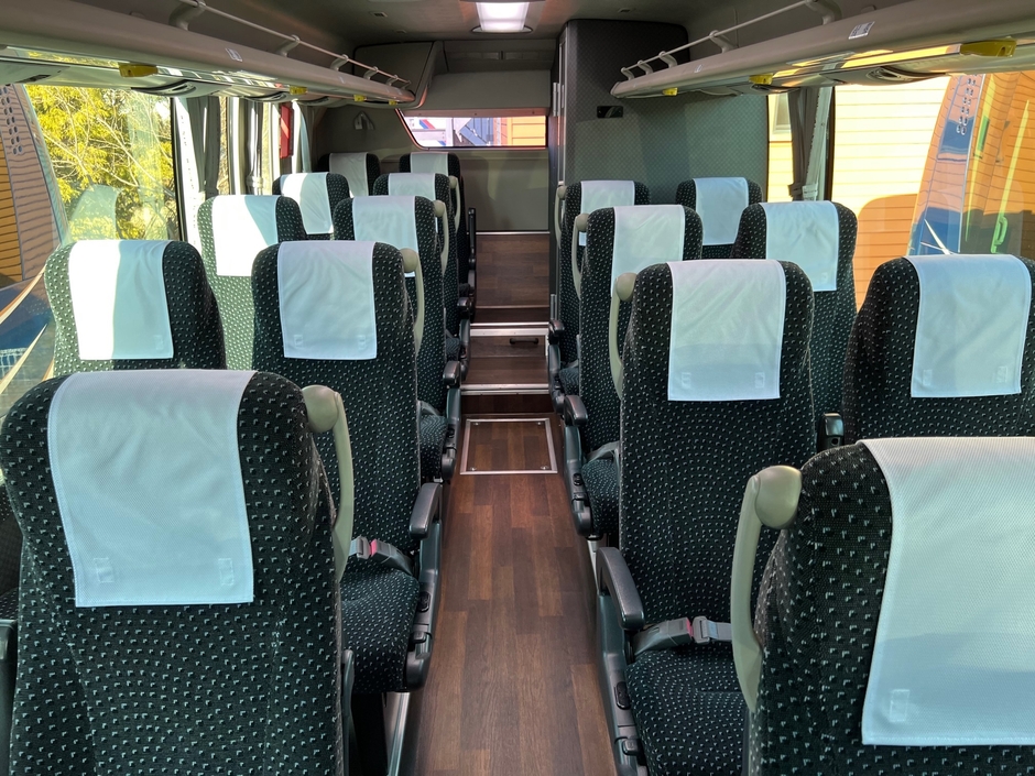 バス車内 後方片側トイレ付き