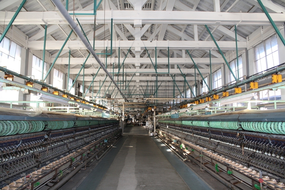 富岡製糸場の繰糸所内部　※画像提供　富岡市