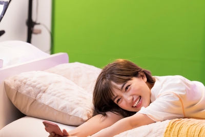 Qoo10「メガ割」新TV-CM『メガ割ナイトルーティン』篇(3)