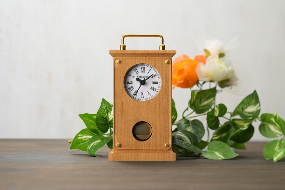振り子付き置時計「Smaclo(スモクロ)」