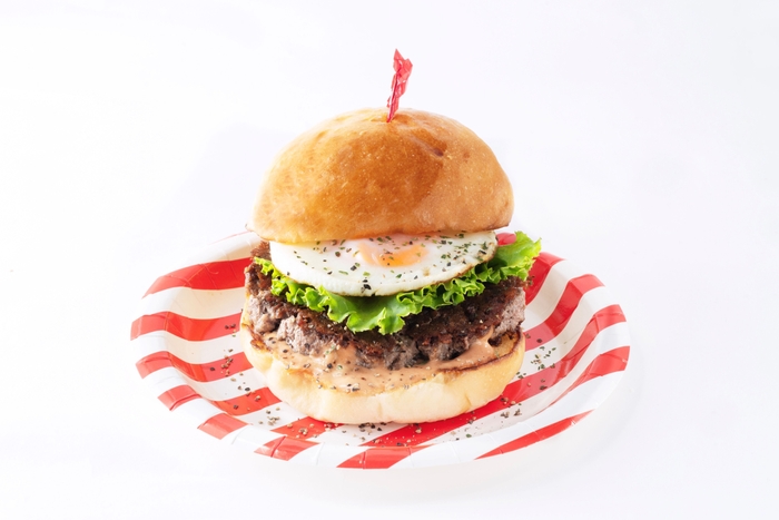 大ヒット中の季節限定「100%月見バーガー」