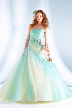 人気のドレス「カノン」