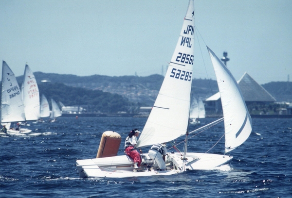 1994年の第１回大会で３位入賞した森コーチのペアのヨット