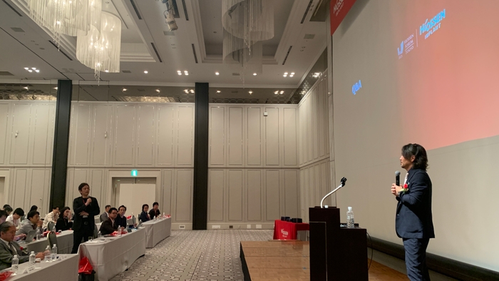 図4:秩父臨床デンタルクリニック 栗原 仁先生による『未来を支えるインプラント:長期的予後の鍵とは?』の質疑応答風景