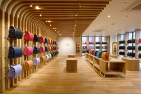 【村瀬鞄行×カリモク家具】初めて2027年ランドセル全78種が揃う展示会を、カリモク家具本社ショールームで実施