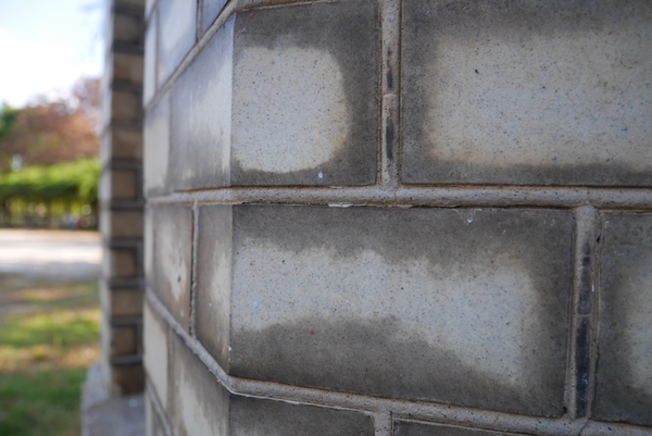 ふっくらとした「覆輪目地」