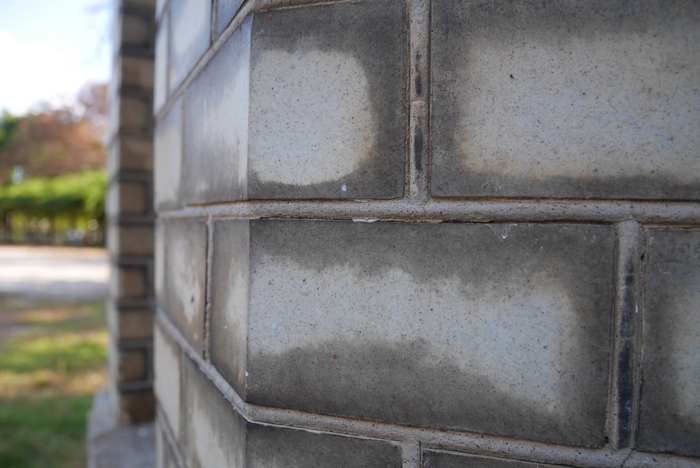 ふっくらとした「覆輪目地」