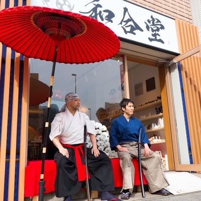 春~秋は、外の床几エリアでの飲食も可能